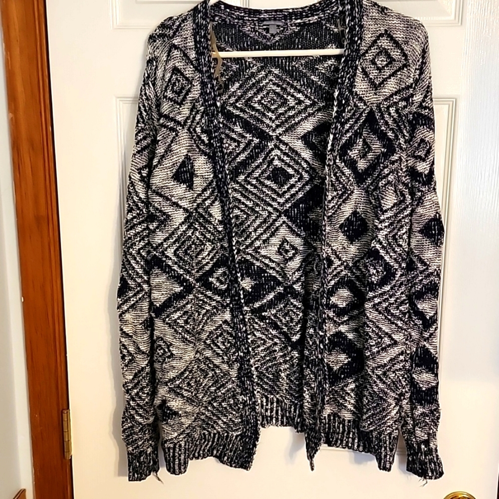 CHARLOTTE RUSSE Blue & White Geometric sweater szLG